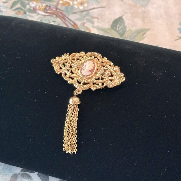 Vintage Genuine Cameo With Tassel Brooch Horizontal Intricate Scroll Design Gold - Picture 1 of 11